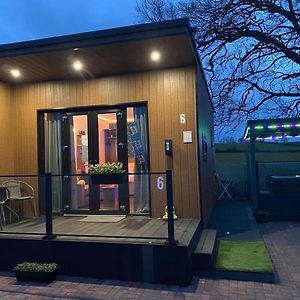 Lakeside pod 6